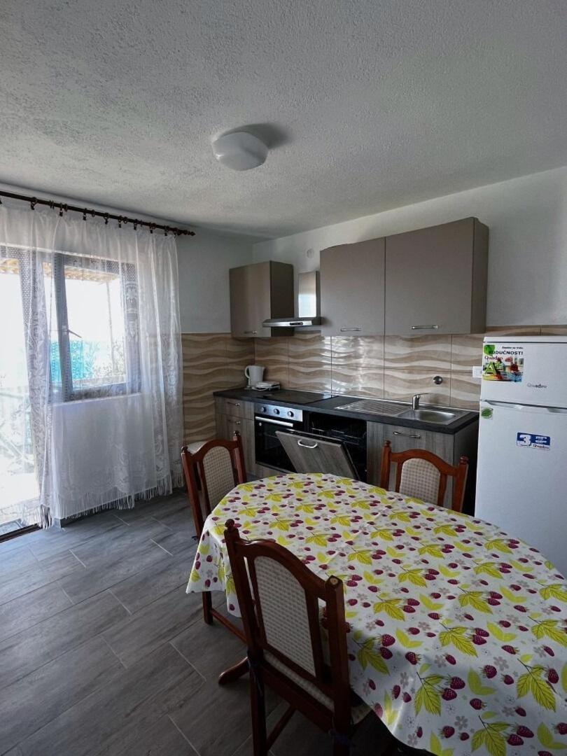 Apartment Dalibor ลูโคโวชูการ์เย ภายนอก รูปภาพ