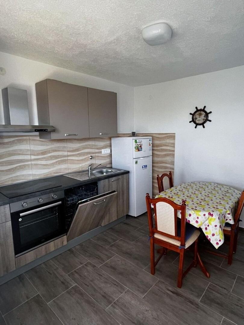 Apartment Dalibor ลูโคโวชูการ์เย ภายนอก รูปภาพ