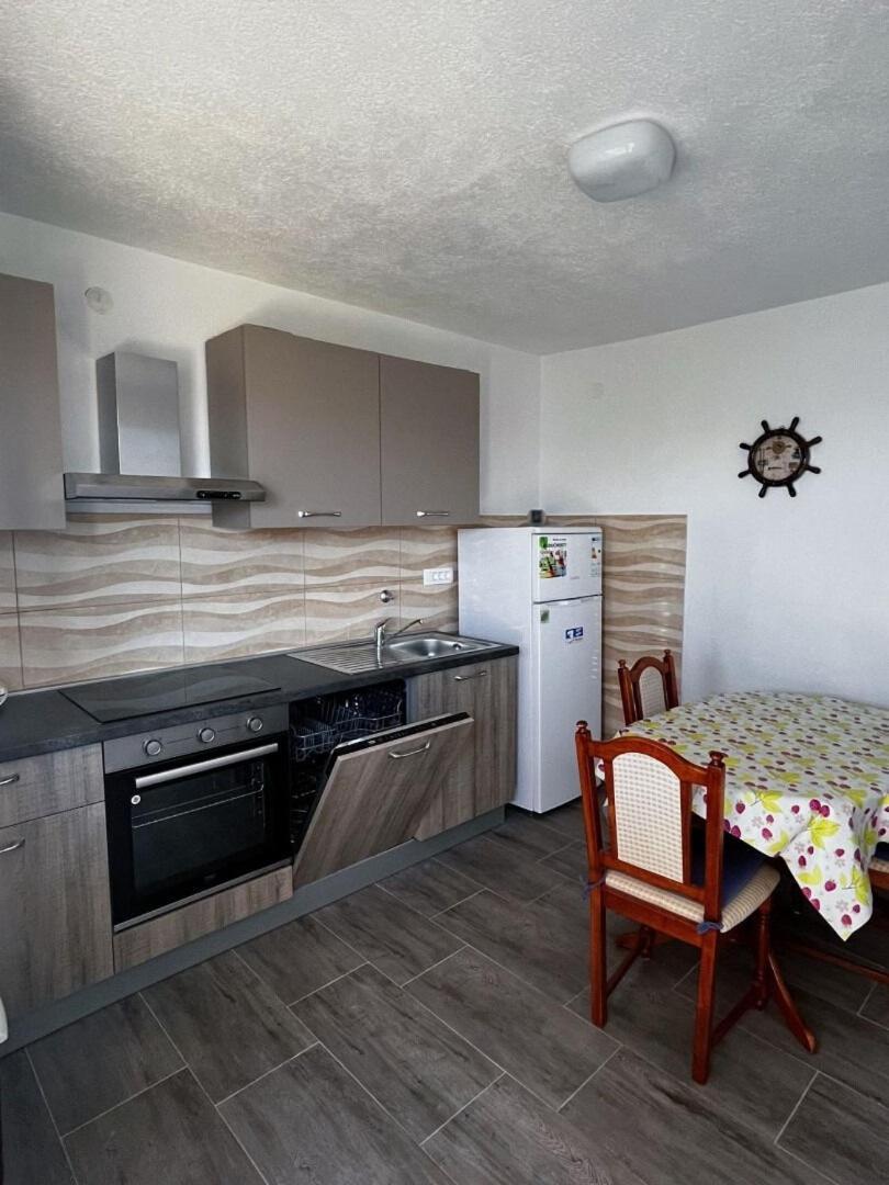 Apartment Dalibor ลูโคโวชูการ์เย ภายนอก รูปภาพ